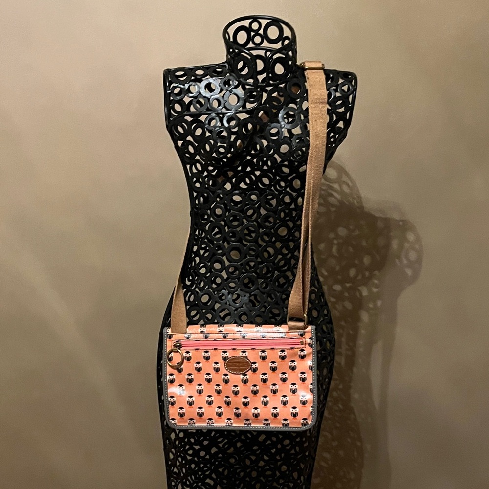 Fun Fossil mini key-per dusty rose owl cross body with PVC coated exterior. - Picture 4 of 5